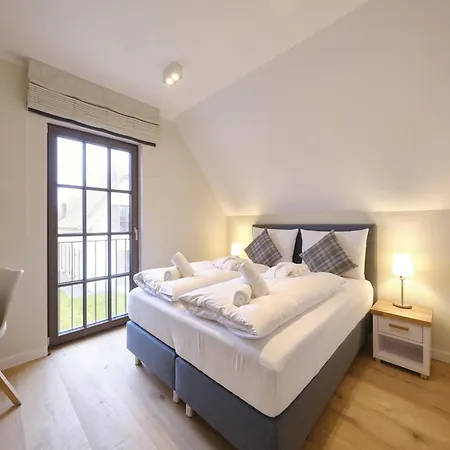 Villa Reetland Am - Luxusplus Reetdachvilla Mit 4 Schlafzimmern, Aussensauna, Loungebereich Und Kamin H06