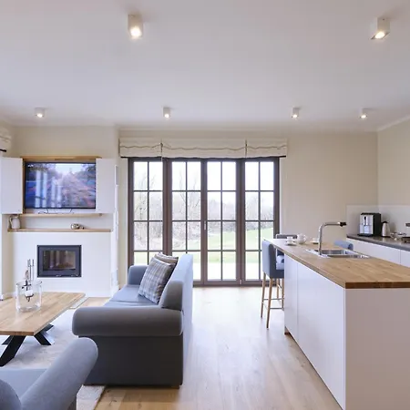 Villa Reetland Am - Luxusplus Reetdachvilla Mit 4 Schlafzimmern, Aussensauna, Loungebereich Und Kamin H06 Dranske