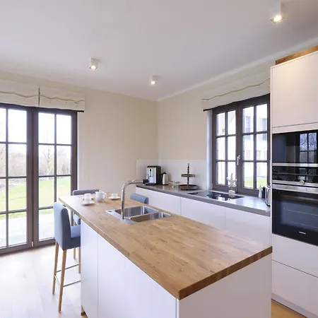 Reetland Am - Luxusplus Reetdachvilla Mit 4 Schlafzimmern, Aussensauna, Loungebereich Und Kamin H06 Dranske