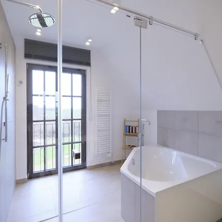 Villa Reetland Am - Luxusplus Reetdachvilla Mit 4 Schlafzimmern, Aussensauna, Loungebereich Und Kamin H06