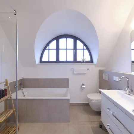 Villa Reetland Am - Luxusplus Reetdachvilla Mit 4 Schlafzimmern, Aussensauna, Loungebereich Und Kamin H06 Dranske