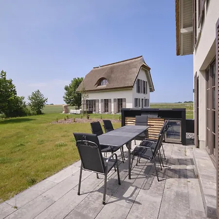 Villa Reetland Am - Luxusplus Reetdachvilla Mit 4 Schlafzimmern, Aussensauna, Loungebereich Und Kamin H06 Dranske